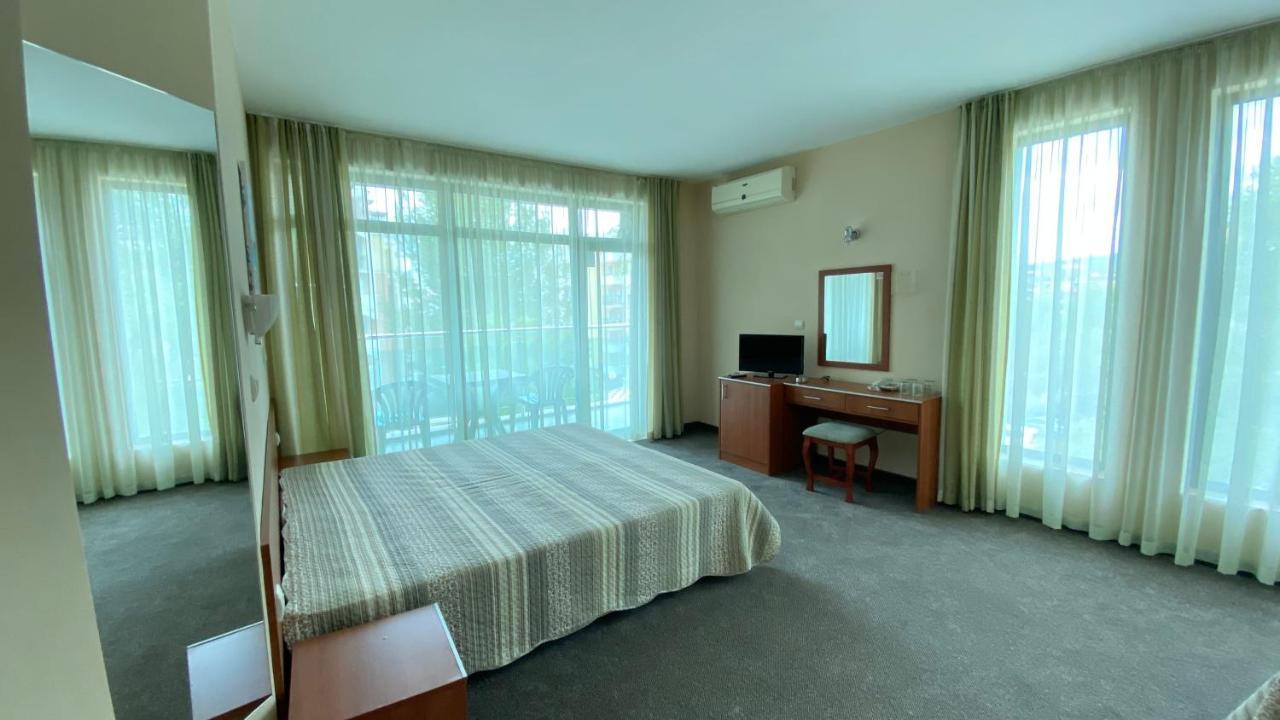 Hotel L&B- Free Parking Солнечный берег Экстерьер фото