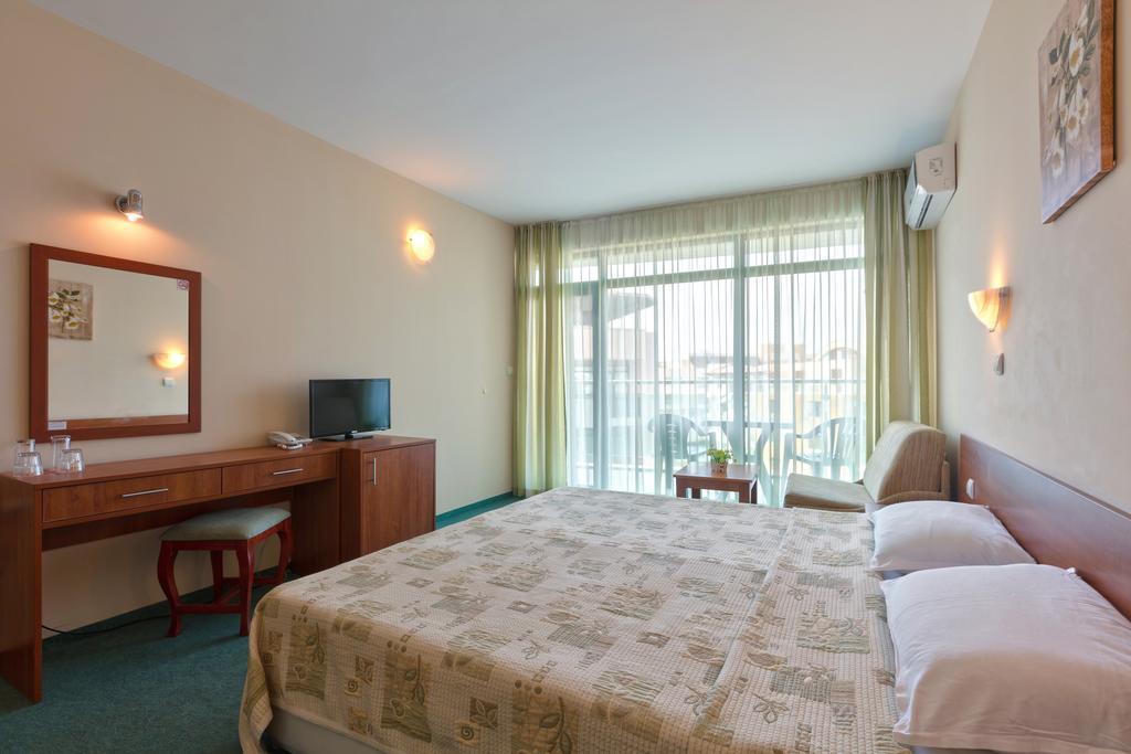 Hotel L&B- Free Parking Солнечный берег Экстерьер фото