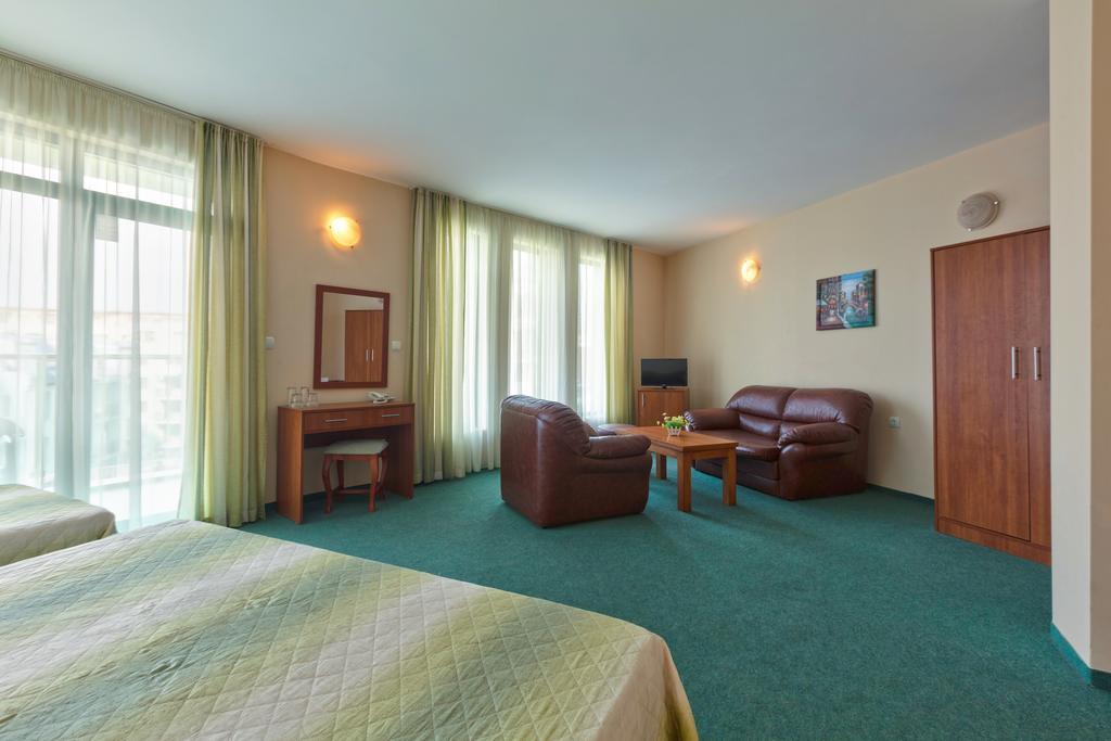 Hotel L&B- Free Parking Солнечный берег Экстерьер фото
