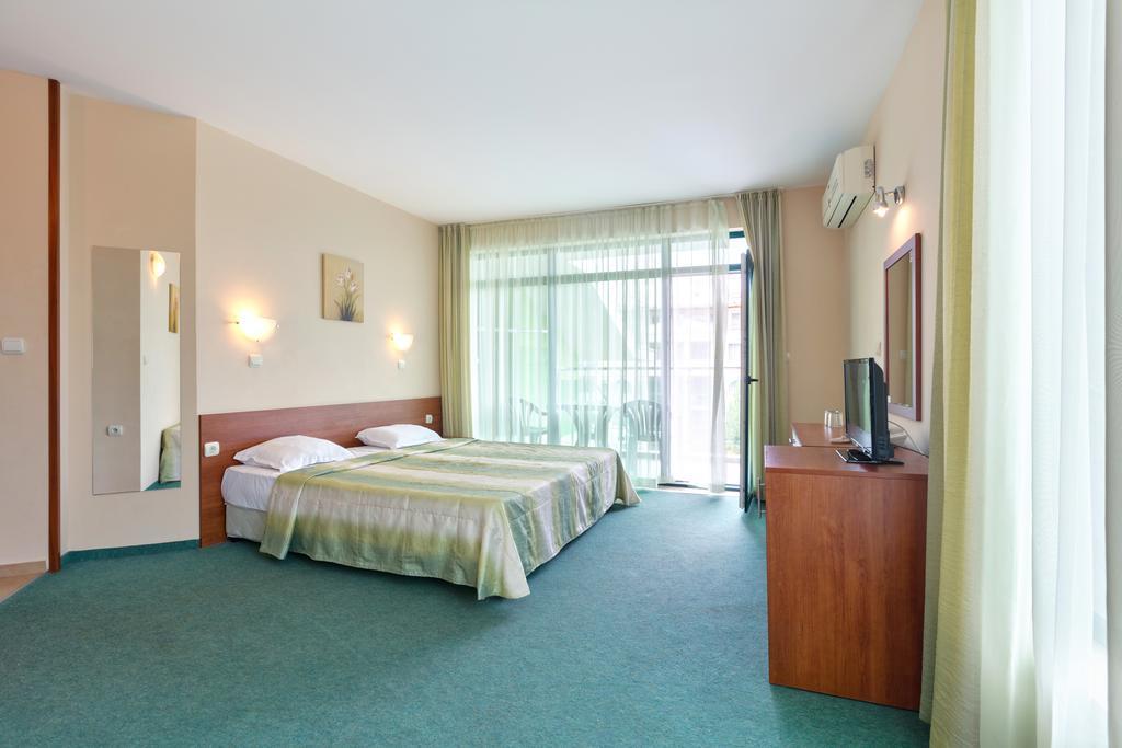Hotel L&B- Free Parking Солнечный берег Экстерьер фото