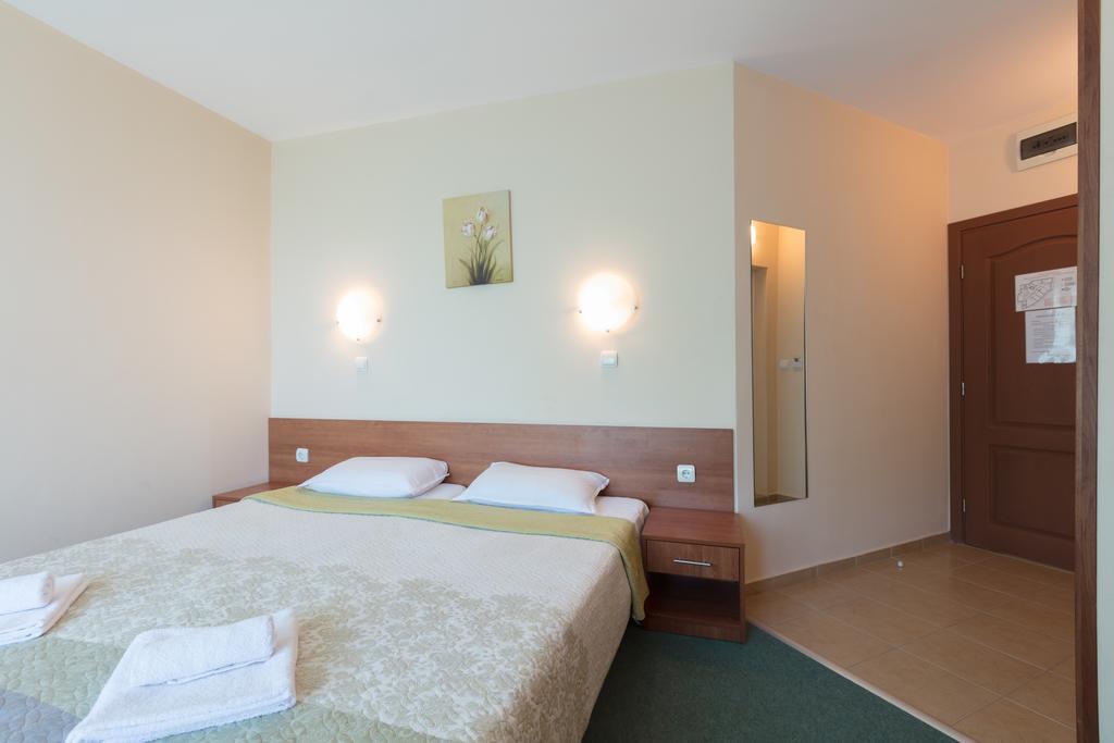 Hotel L&B- Free Parking Солнечный берег Экстерьер фото