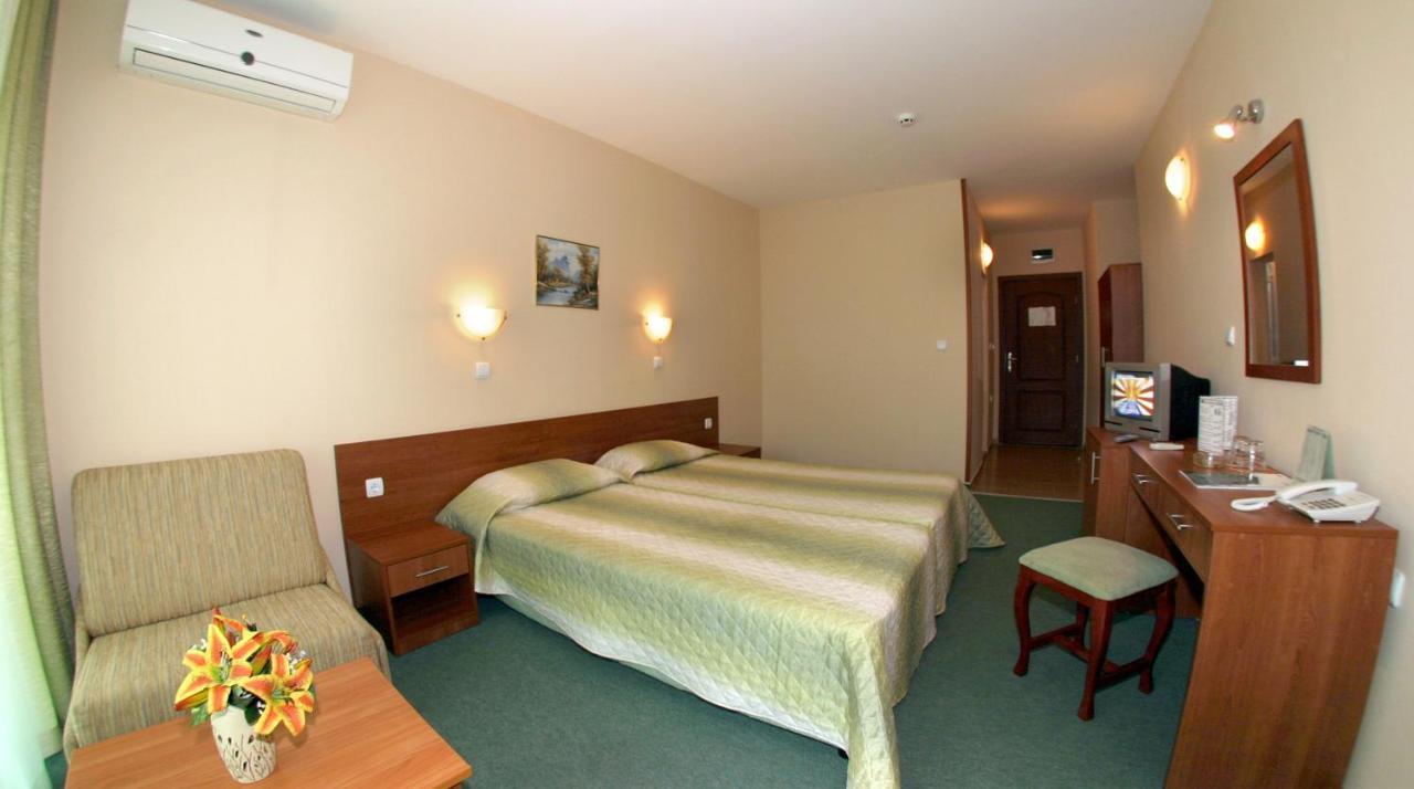 Hotel L&B- Free Parking Солнечный берег Экстерьер фото
